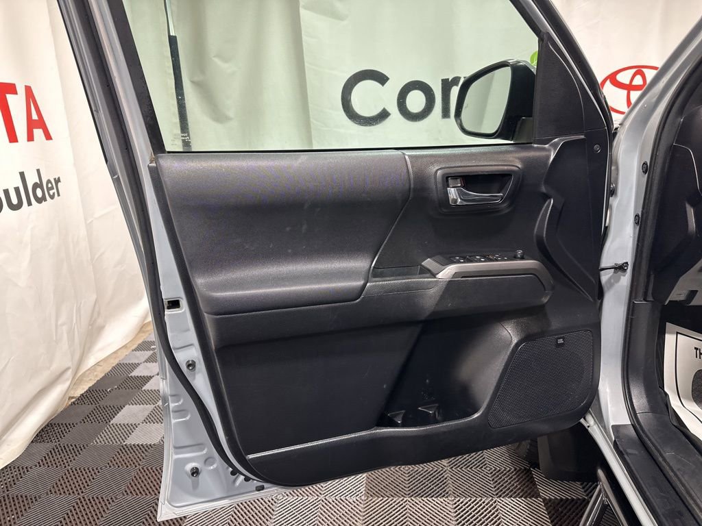 Used 2019 Toyota Tacoma TRD Off-Road image 18