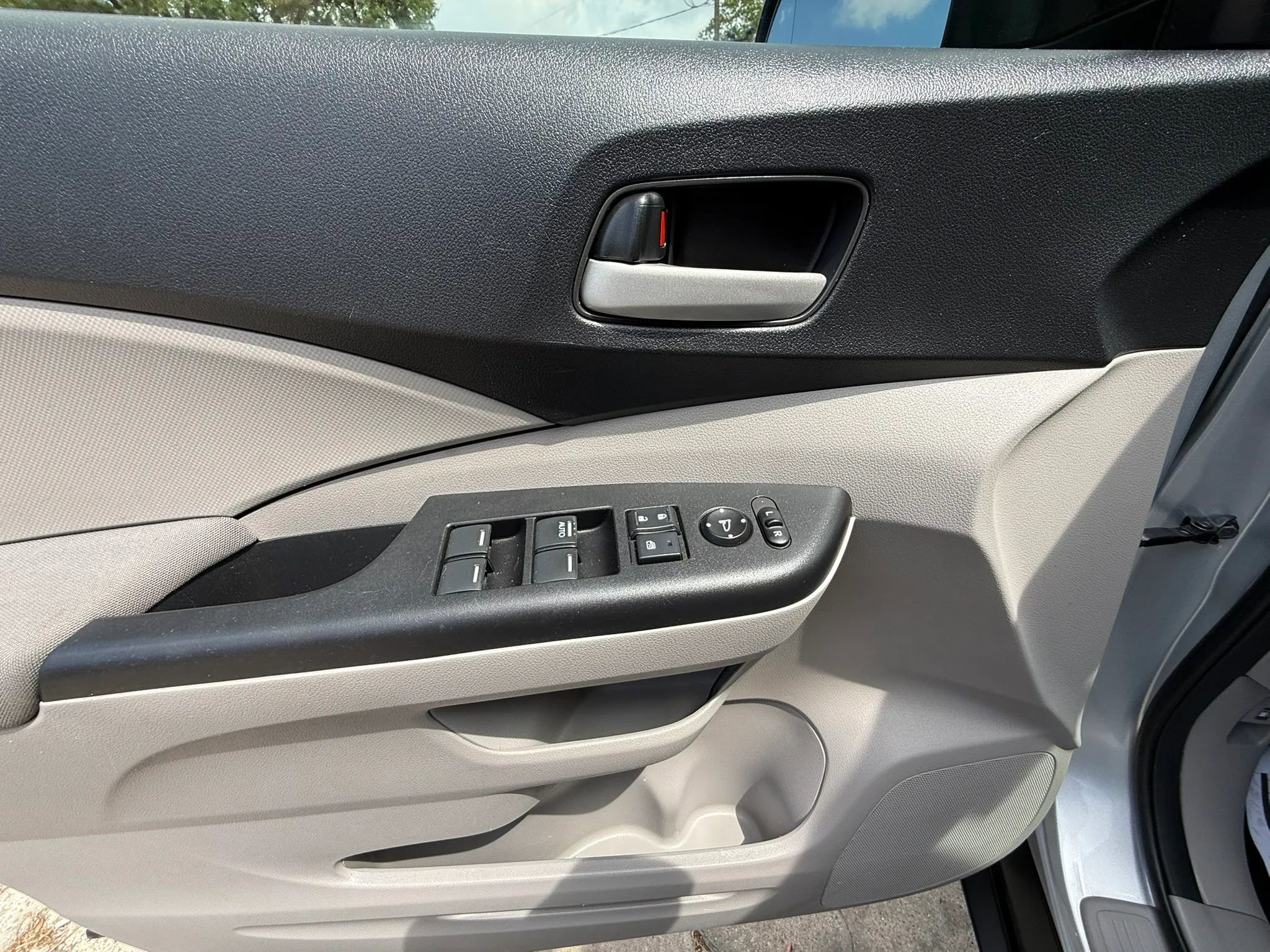 Used 2014 Honda CR-V LX image 19