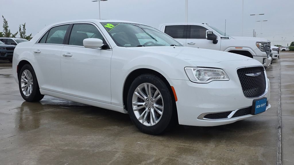 Used 2019 Chrysler 300 Touring w/ Quick Order Package 2EF RWD image 7