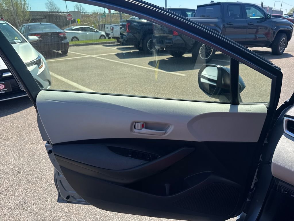Used 2023 Toyota Corolla LE w/ Carpet Mat Package (TMS) FWD image 32