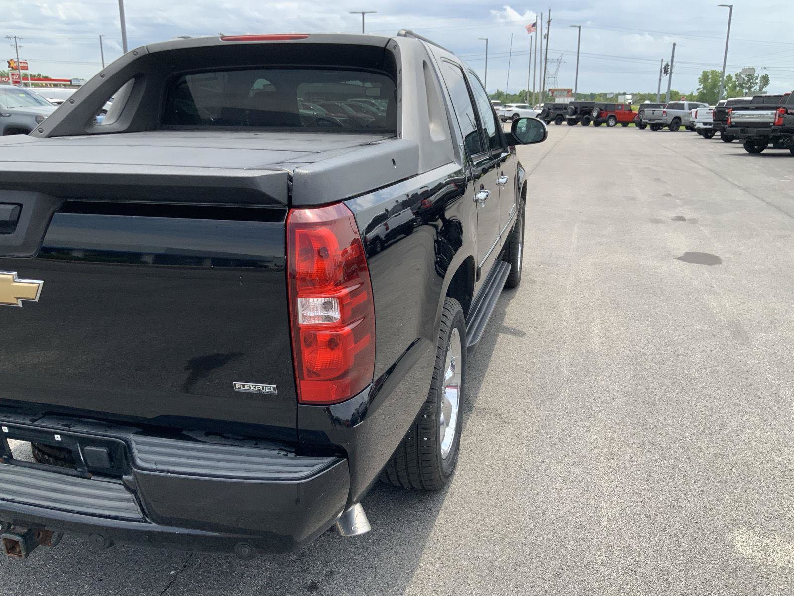 Used 2008 Chevrolet Avalanche LTZ w/ LTZ Preferred Equipment Group AWD/4WD image 16