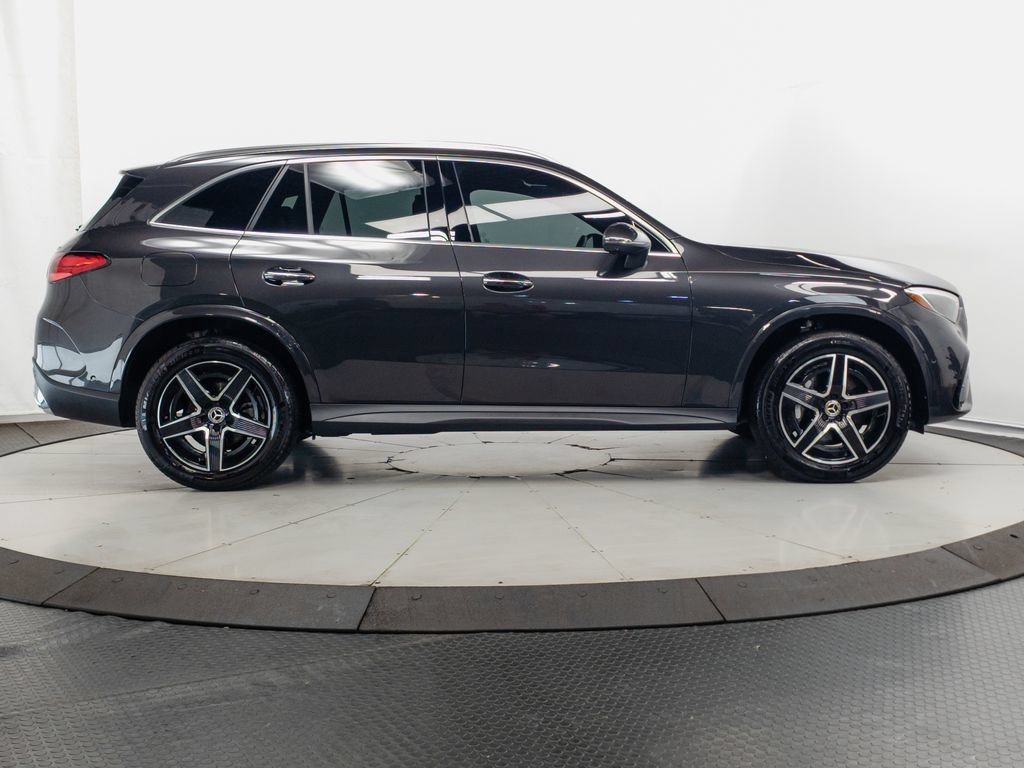 Used 2025 Mercedes-Benz GLC 300 4MATIC w/ AMG Line image 33