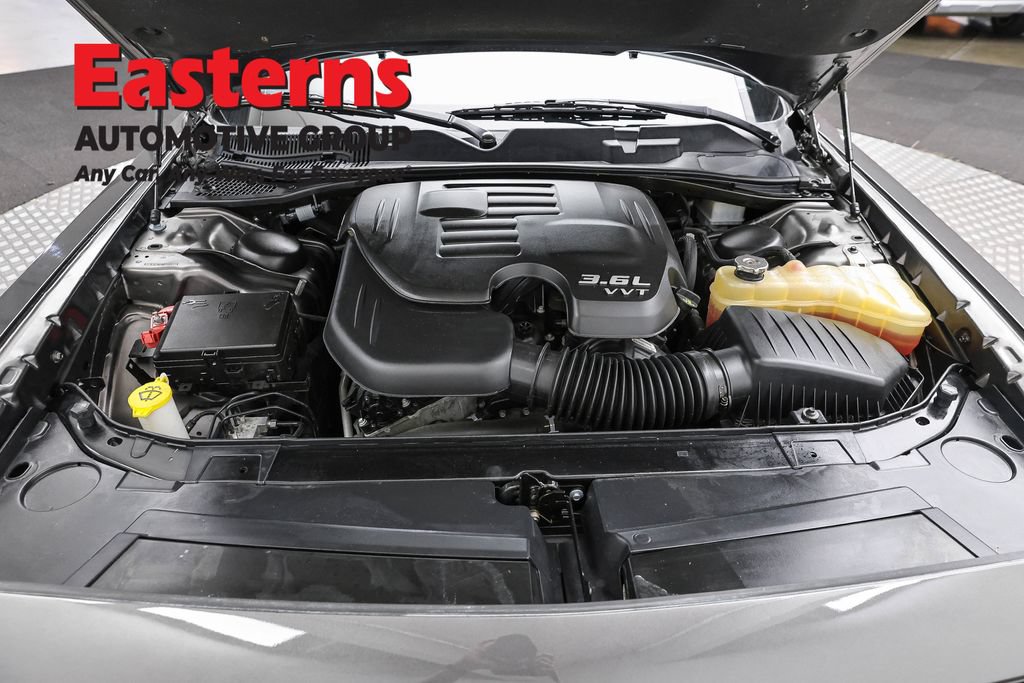 Used 2022 Dodge Challenger SXT w/ Driver Convenience Group RWD image 7