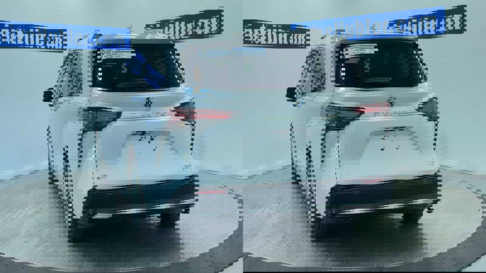 Used 2025 Toyota Sienna Limited image 6