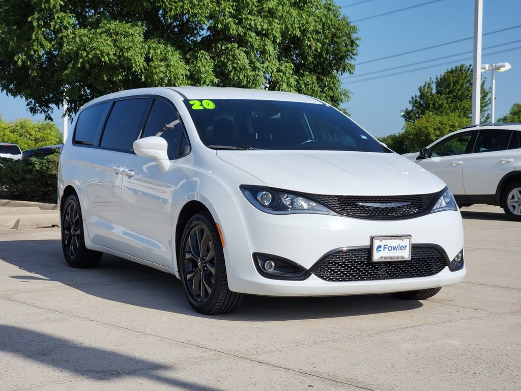 Used 2020 Chrysler Pacifica Touring w/ S Appearance Package FWD image 3
