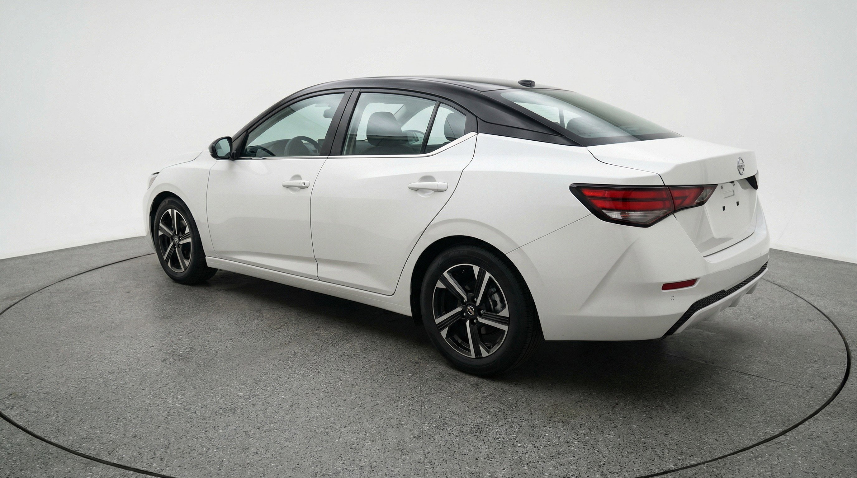 Used 2025 Nissan Sentra SV image 6