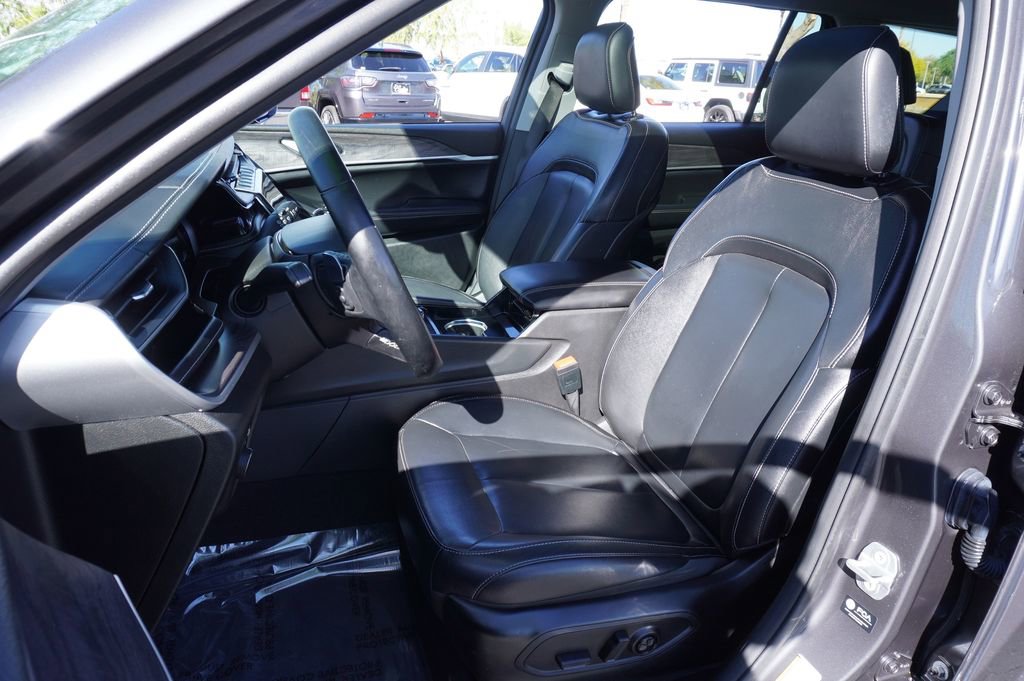 Used 2022 Jeep Grand Cherokee L Limited image 15