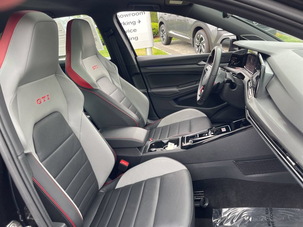 Used 2024 Volkswagen GTI SE FWD image 17