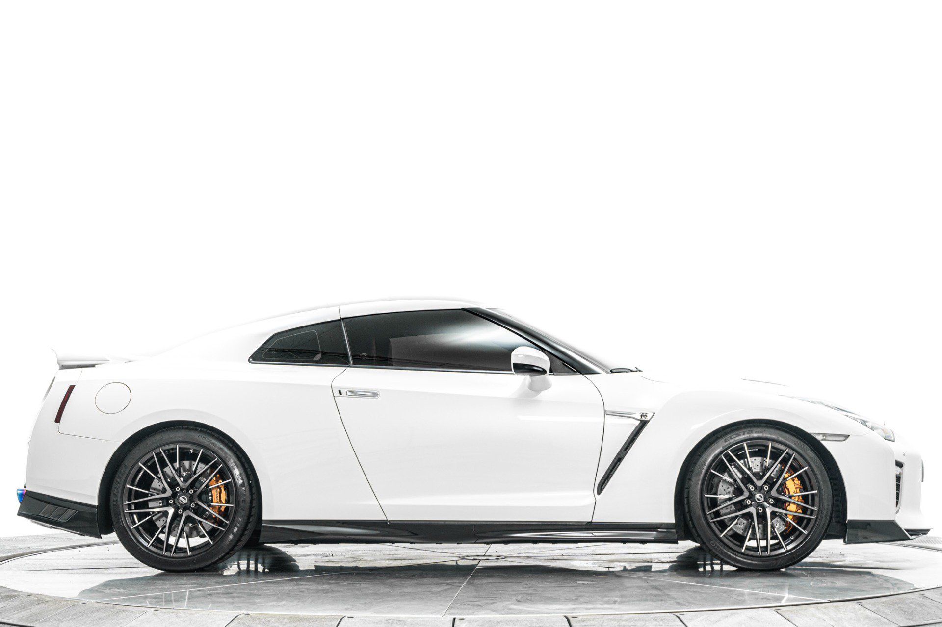 Used 2021 Nissan GT-R Premium AWD/4WD image 46