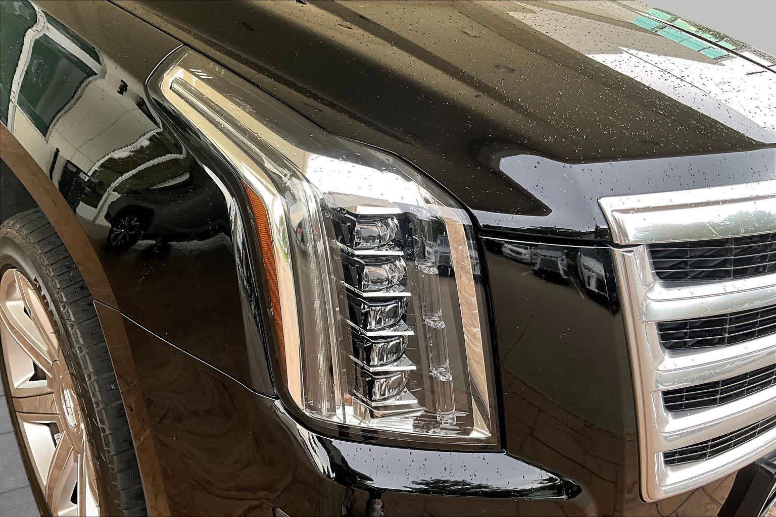 Used 2017 Cadillac Escalade Luxury AWD/4WD image 25