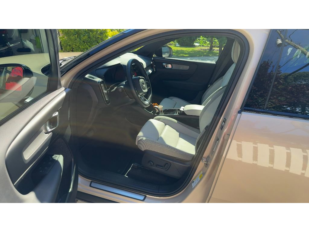 Used 2026 Volvo EX40 Plus w/ Climate Package RWD image 5