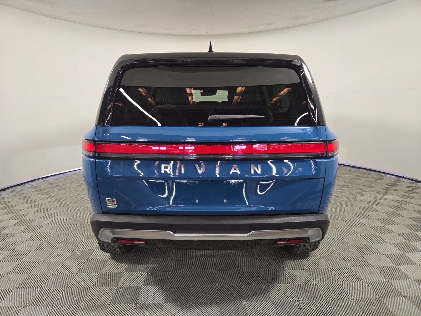 Used 2023 Rivian R1S Adventure AWD/4WD image 4