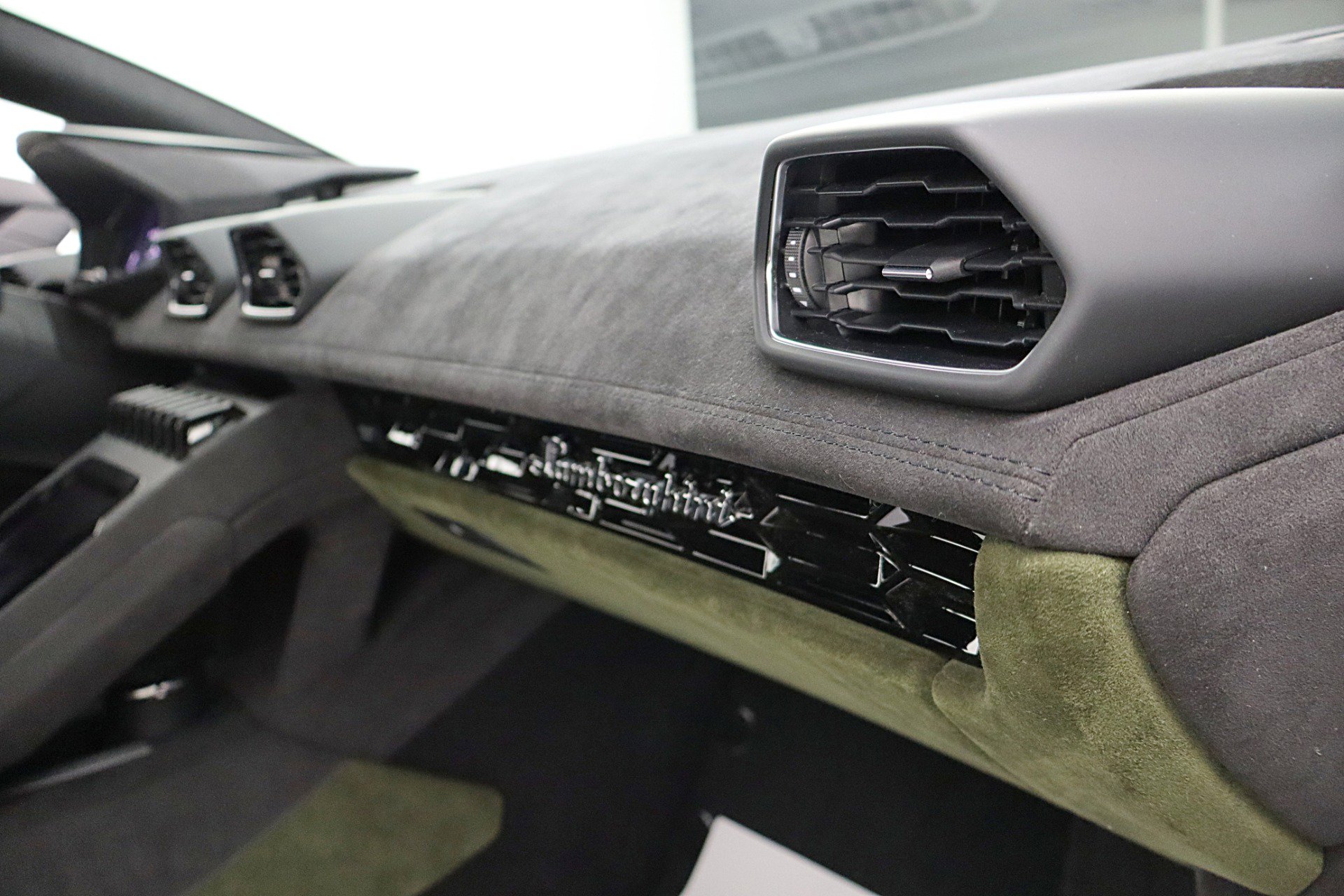 Used 2023 Lamborghini Huracan Sterrato image 36