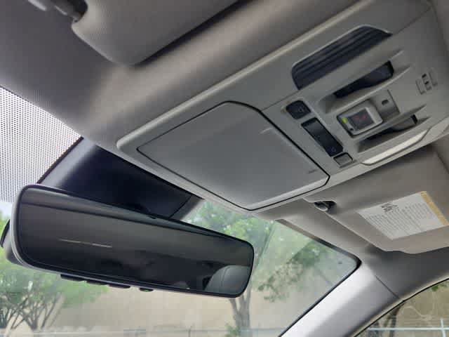 Used 2022 Toyota Highlander XLE AWD/4WD image 27
