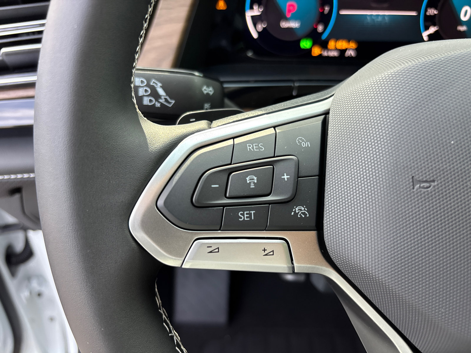 New 2026 Volkswagen Atlas SE FWD image 17
