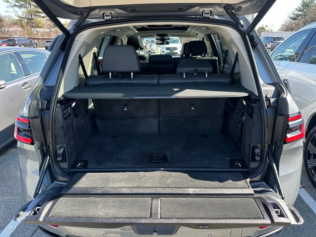Used 2024 BMW X7 xDrive40i w/ Premium Package image 28