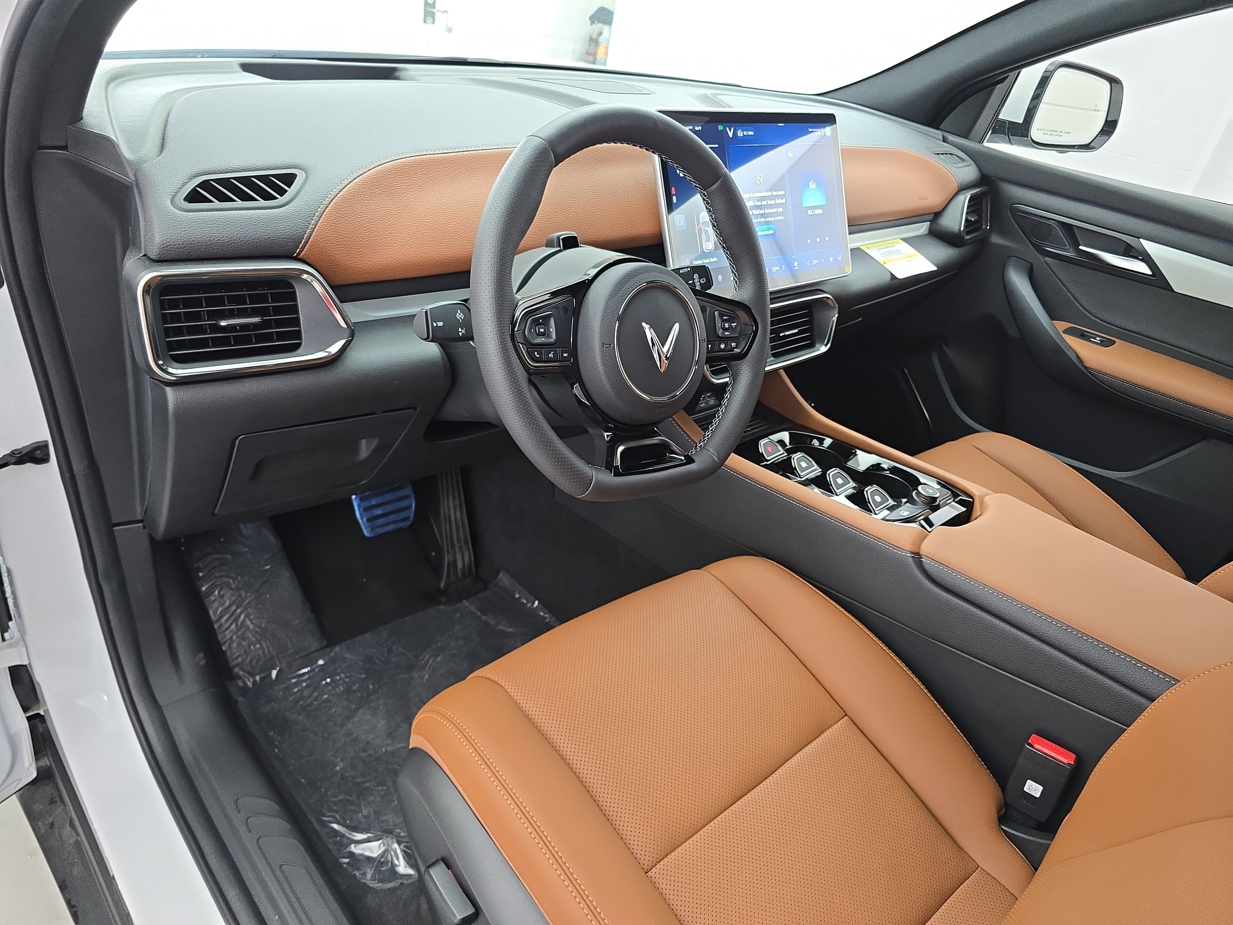 New 2025 VinFast VF 8 Plus image 16