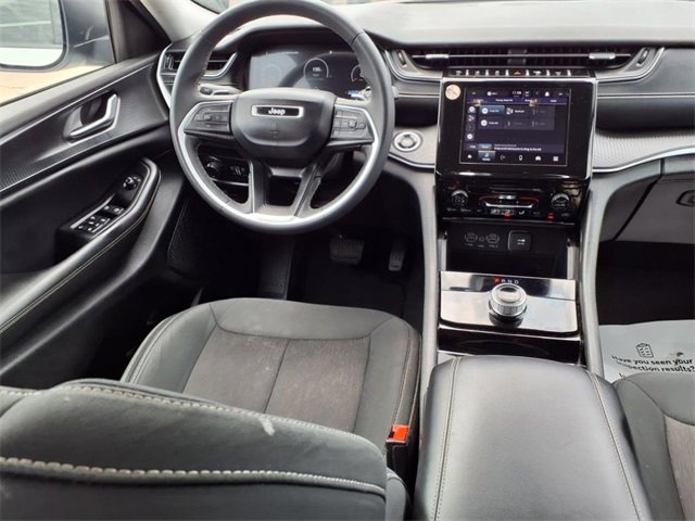 Used 2023 Jeep Grand Cherokee L Laredo image 4