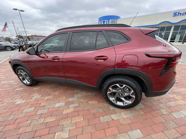 Used 2025 Chevrolet Trax LT w/ Driver Confidence Package FWD image 30