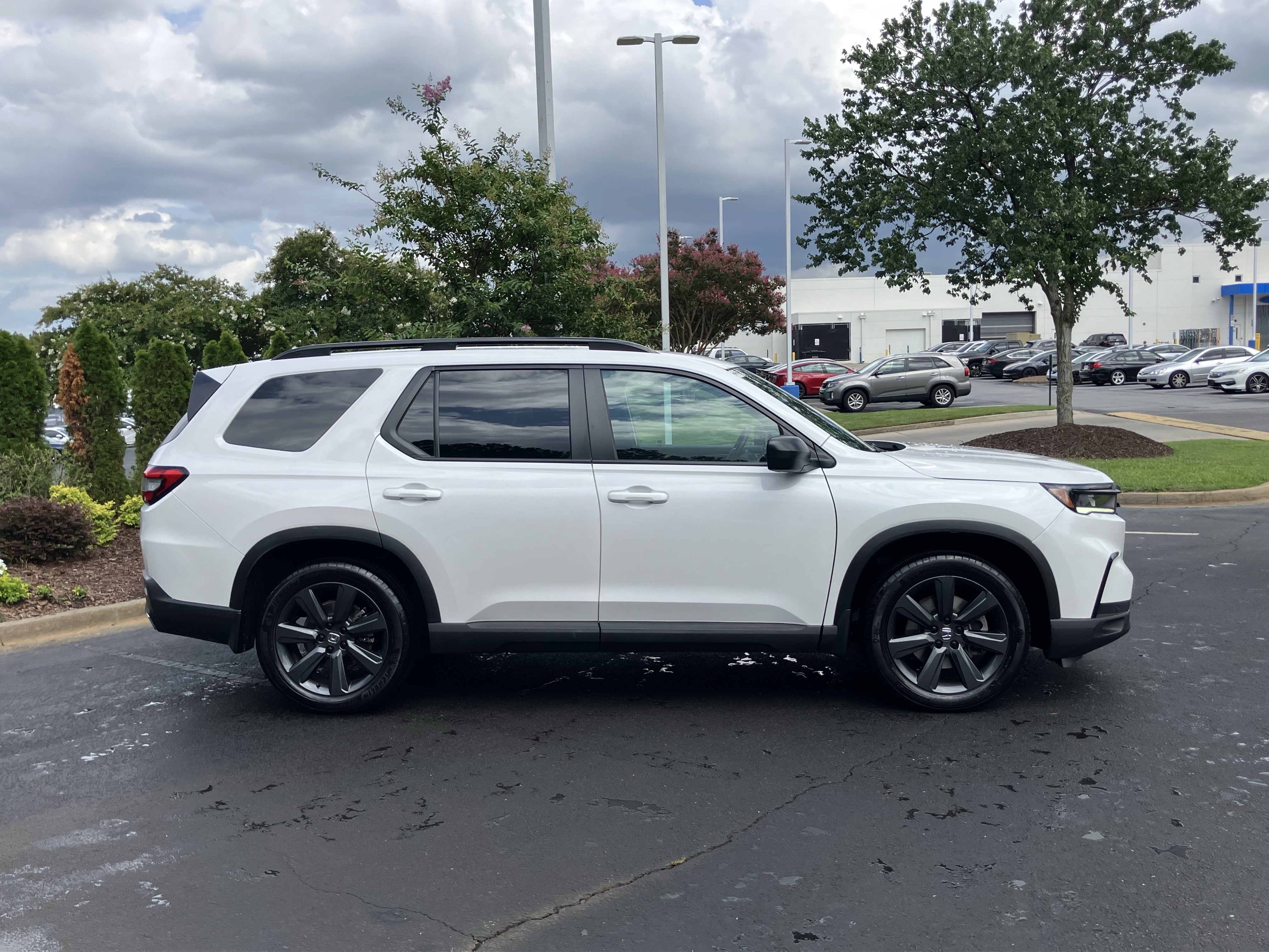 Certified 2025 Honda Pilot Sport image 11