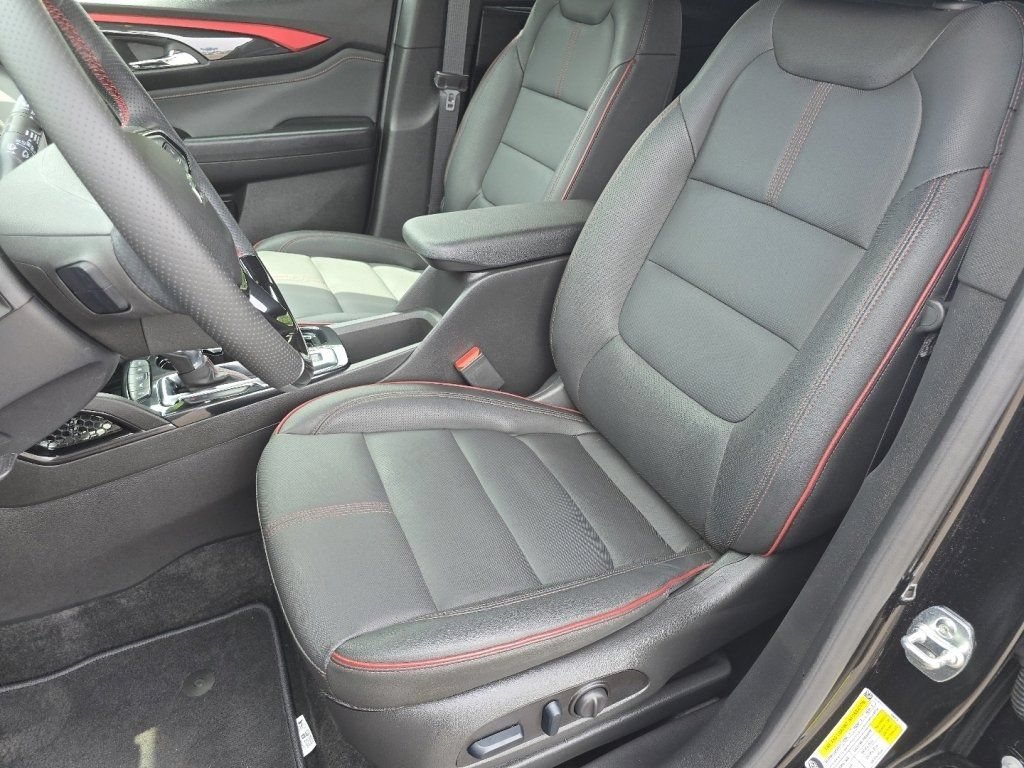 Used 2025 Chevrolet TrailBlazer RS w/ Convenience Package AWD/4WD image 25