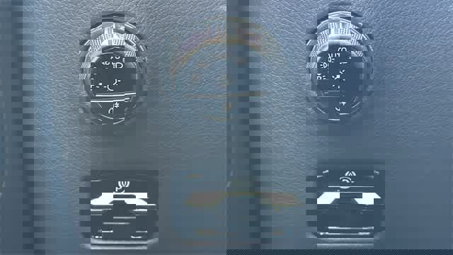 Certified 2025 Mercedes-Benz GLC 300 4MATIC image 17