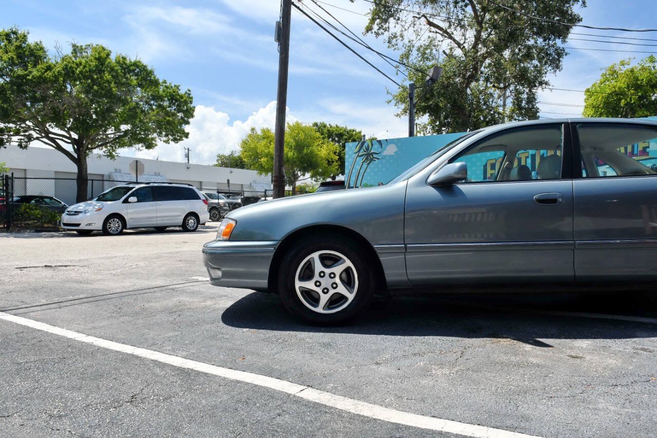 Used 1999 Toyota Avalon XLS w/ Leather Trim Pkg w/ Memory FWD image 5