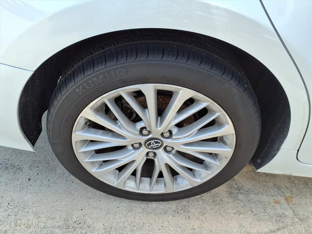 Used 2018 Toyota Camry XLE image 8