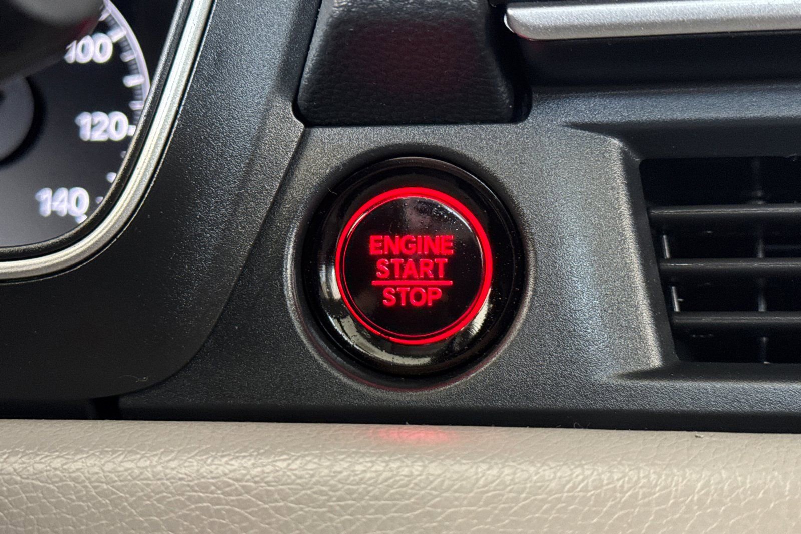 Used 2025 Honda Pilot Touring image 22