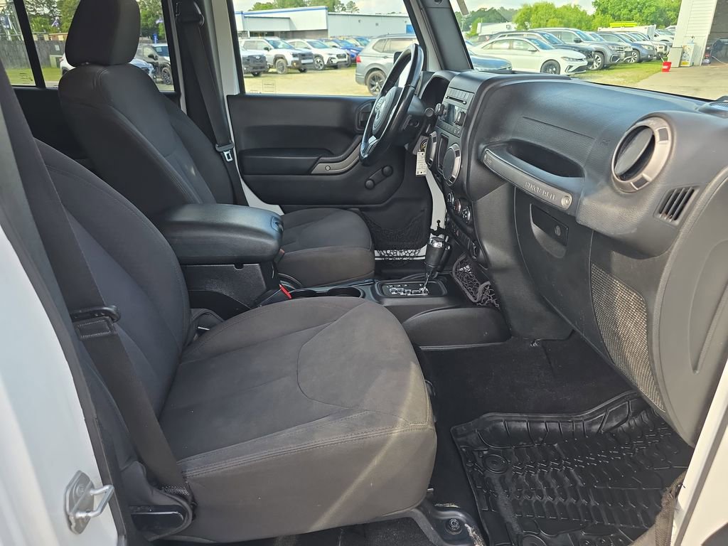 Used 2015 Jeep Wrangler Unlimited Sport AWD/4WD image 10