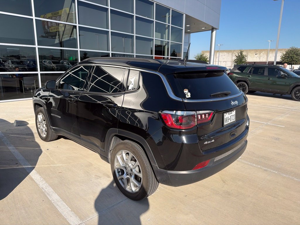 Used 2024 Jeep Compass Latitude AWD/4WD image 2