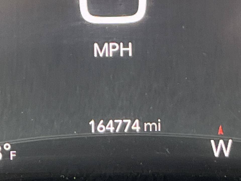 Used 2017 Chrysler Pacifica Limited w/ UConnect Theater Package FWD image 23