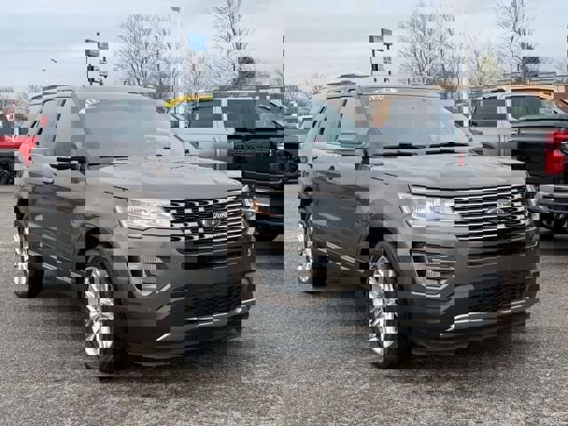 Used 2016 Ford Explorer XLT w/ Equipment Group 202A image 4