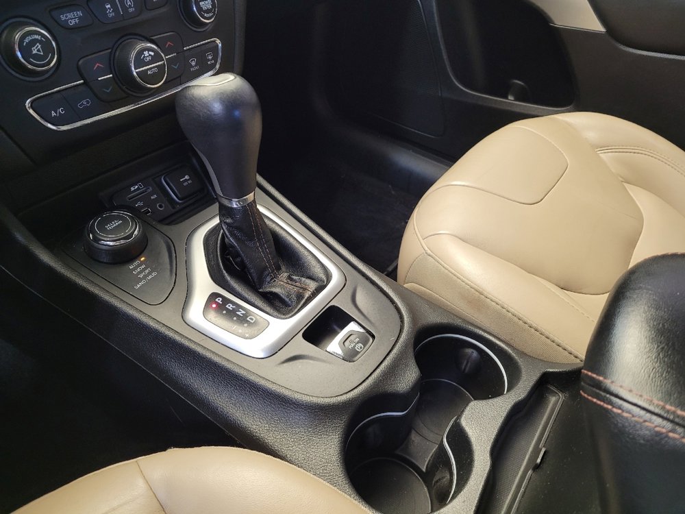 Used 2018 Jeep Cherokee Limited image 26