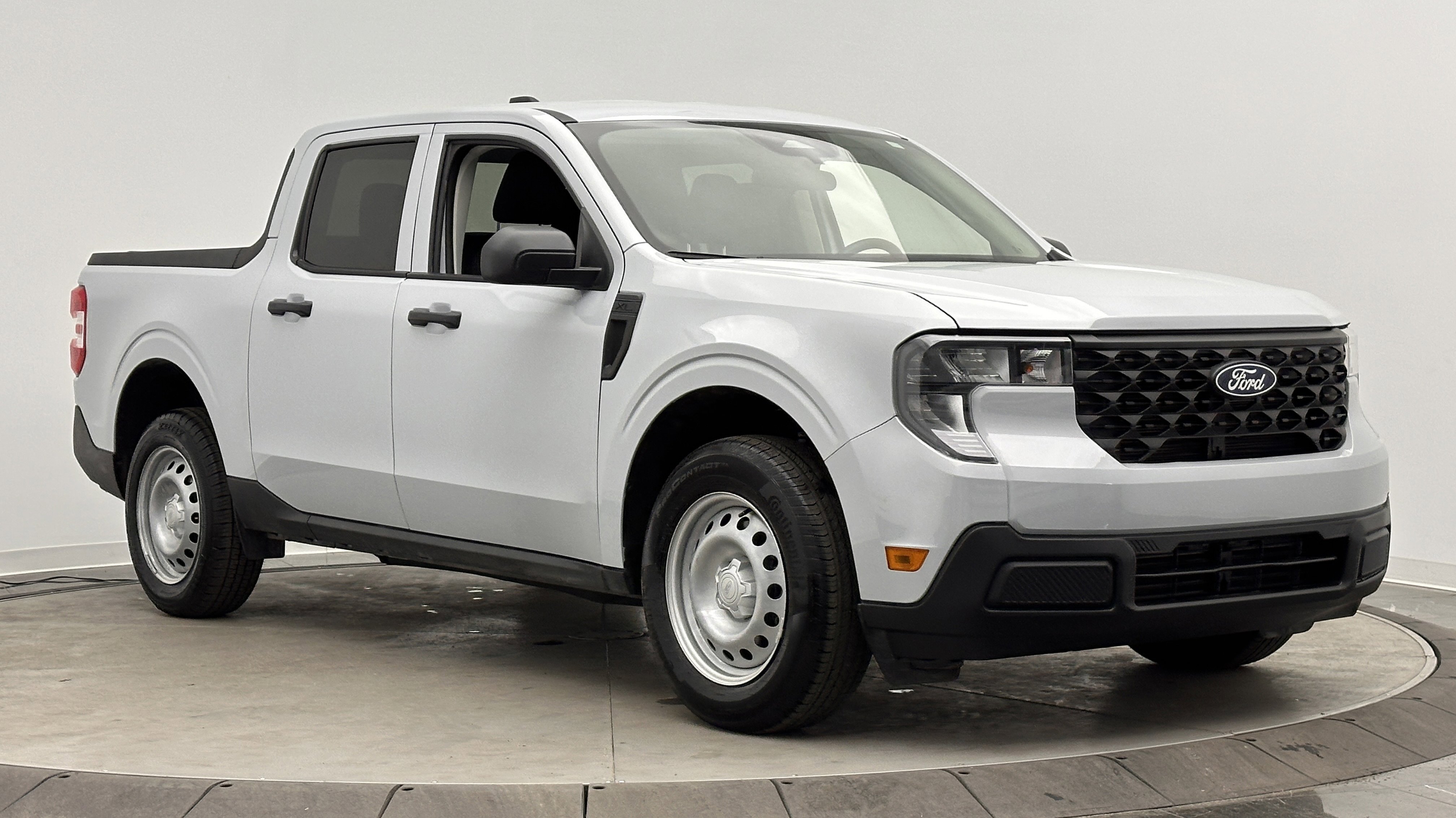 Used 2025 Ford Maverick XL FWD image 3
