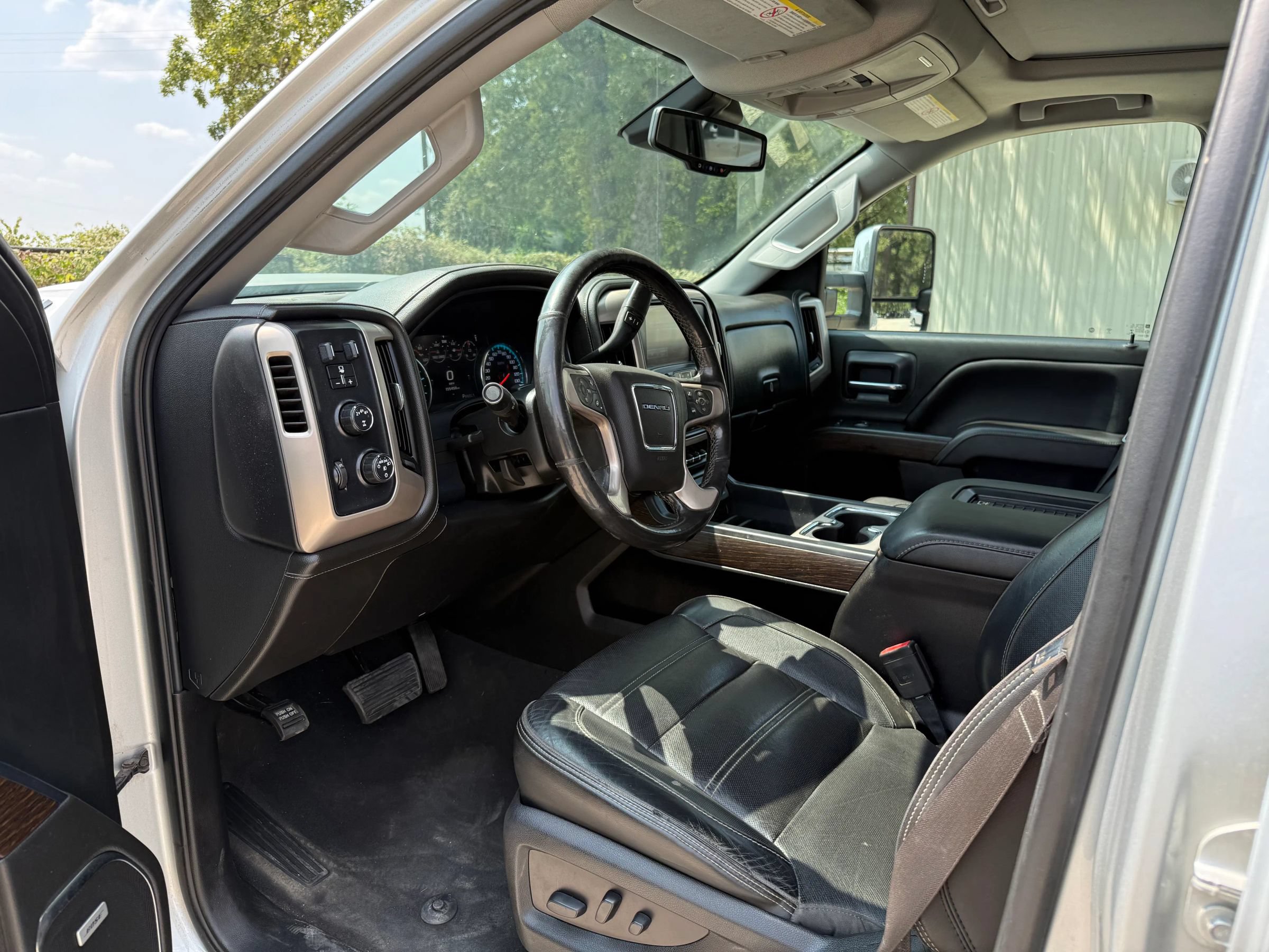Used 2019 GMC Sierra 3500 Denali w/ Duramax Plus Package AWD/4WD image 8