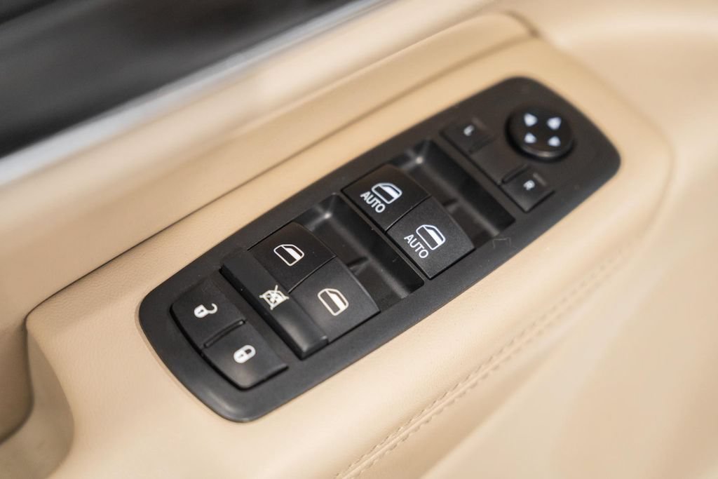 Used 2019 Jeep Grand Cherokee Limited AWD/4WD image 39