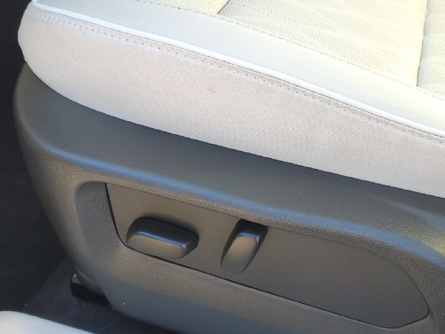 Certified 2023 Buick Envision Avenir AWD/4WD image 9