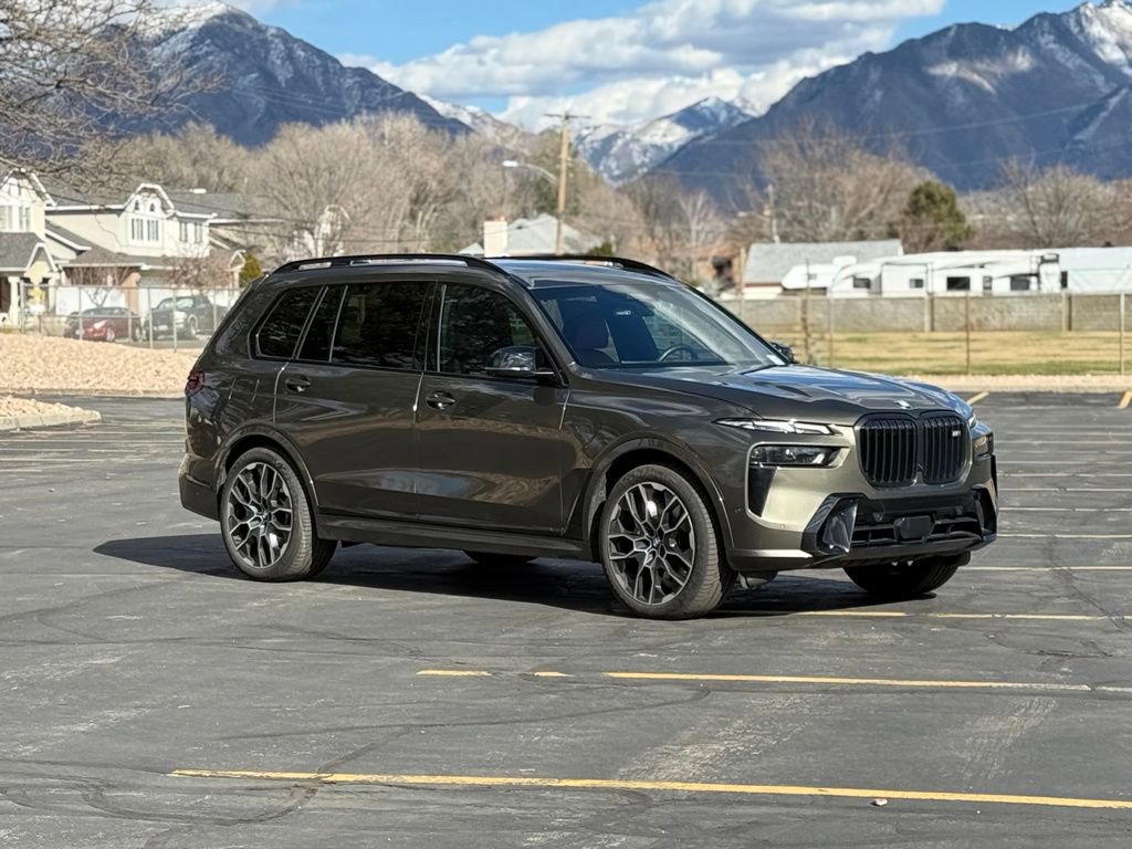 Used 2025 BMW X7 M60i AWD/4WD image 3