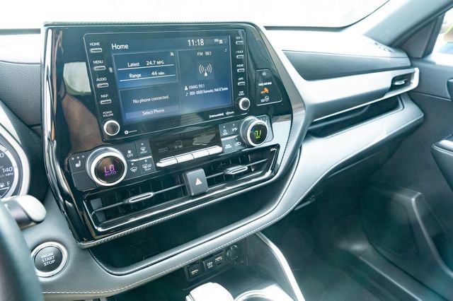 Used 2021 Toyota Highlander XSE FWD image 21