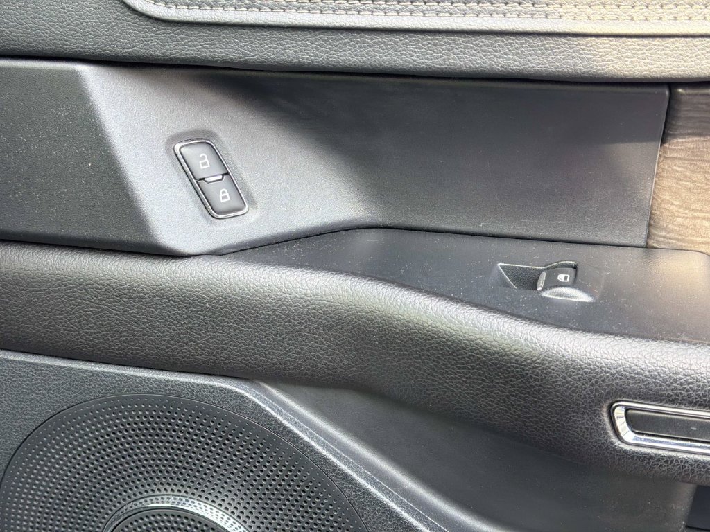 Used 2018 Ford Expedition Limited w/ Equipment Group 302A RWD image 15