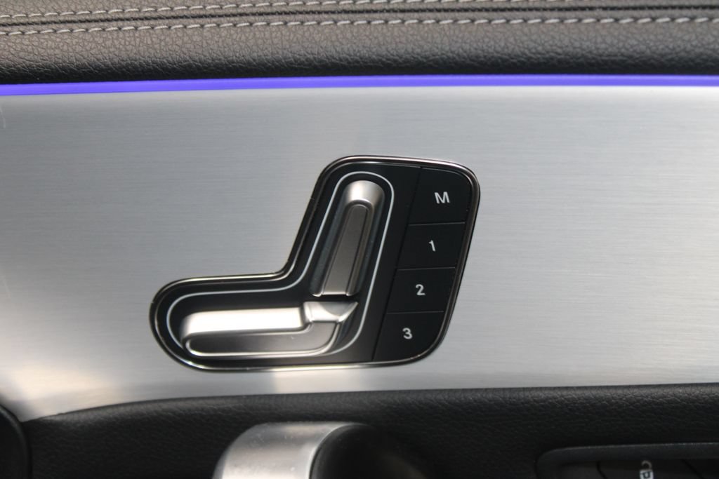 Used 2025 Mercedes-Benz CLA 250 image 23