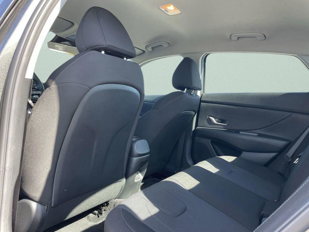 Certified 2024 Hyundai Elantra SE FWD image 19