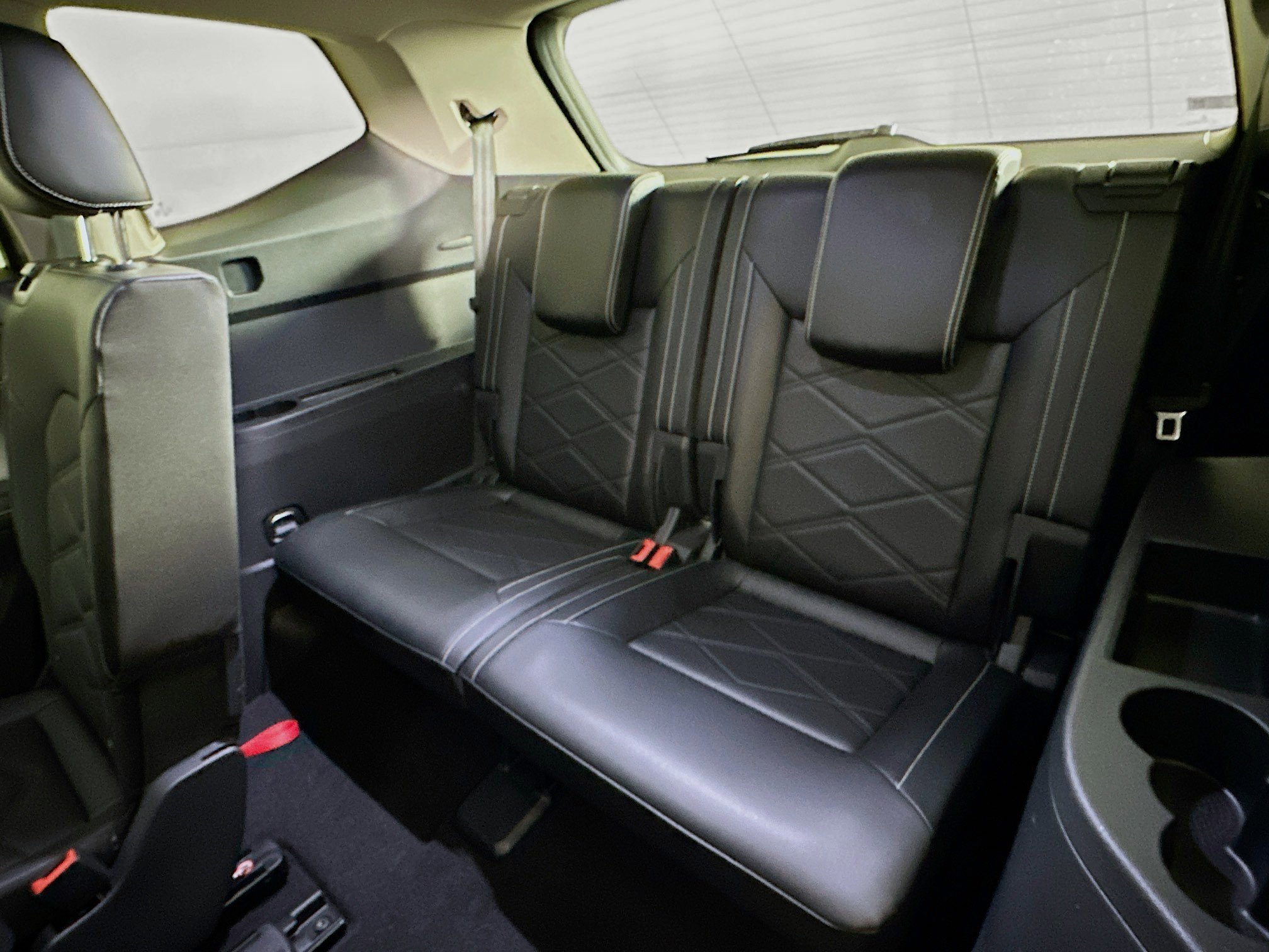 Used 2025 Volkswagen Atlas SE image 28