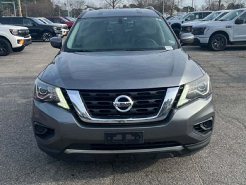 Used 2017 Nissan Pathfinder S image 2