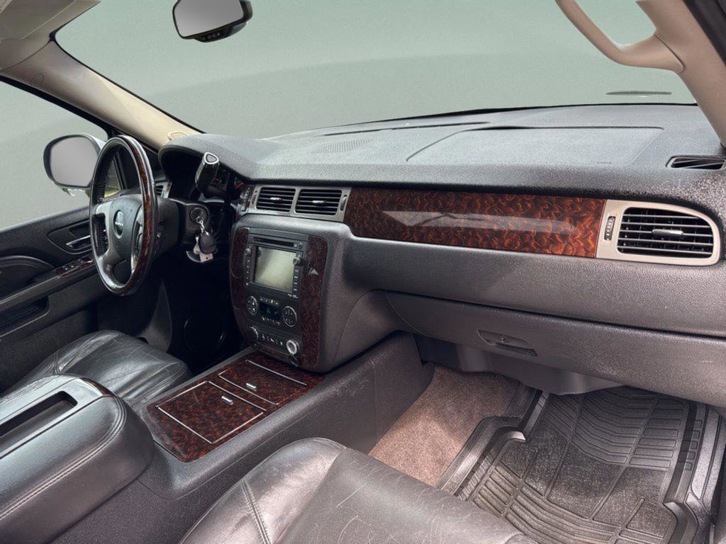 Used 2010 GMC Yukon Denali RWD image 24