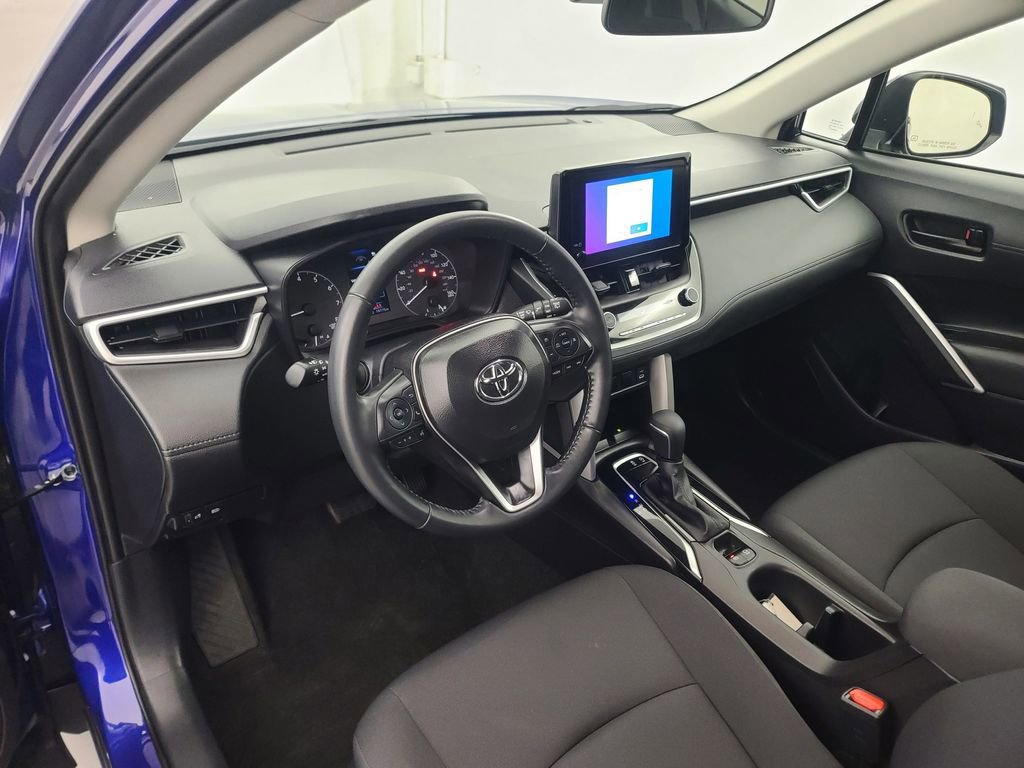 Used 2025 Toyota Corolla Cross LE image 24
