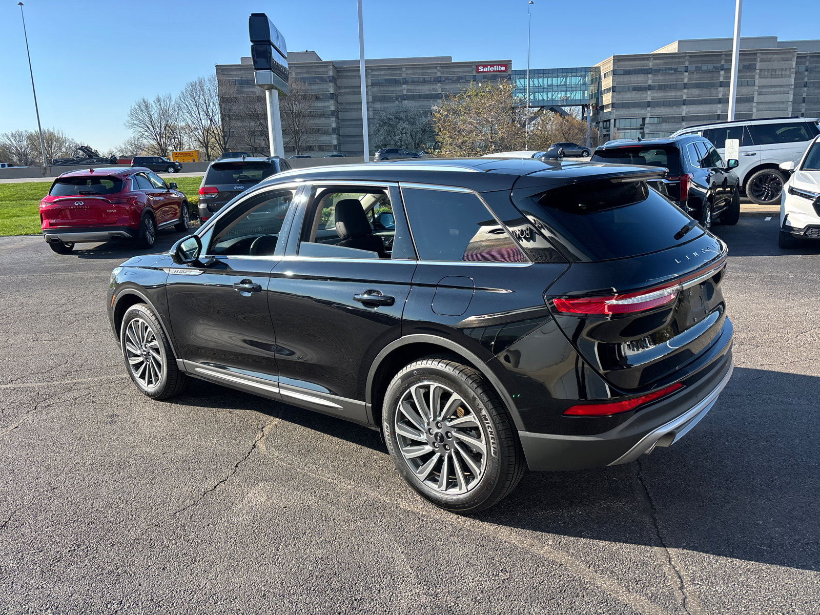 Certified 2023 Lincoln Corsair Reserve w/ Equipment Group 201A image 5