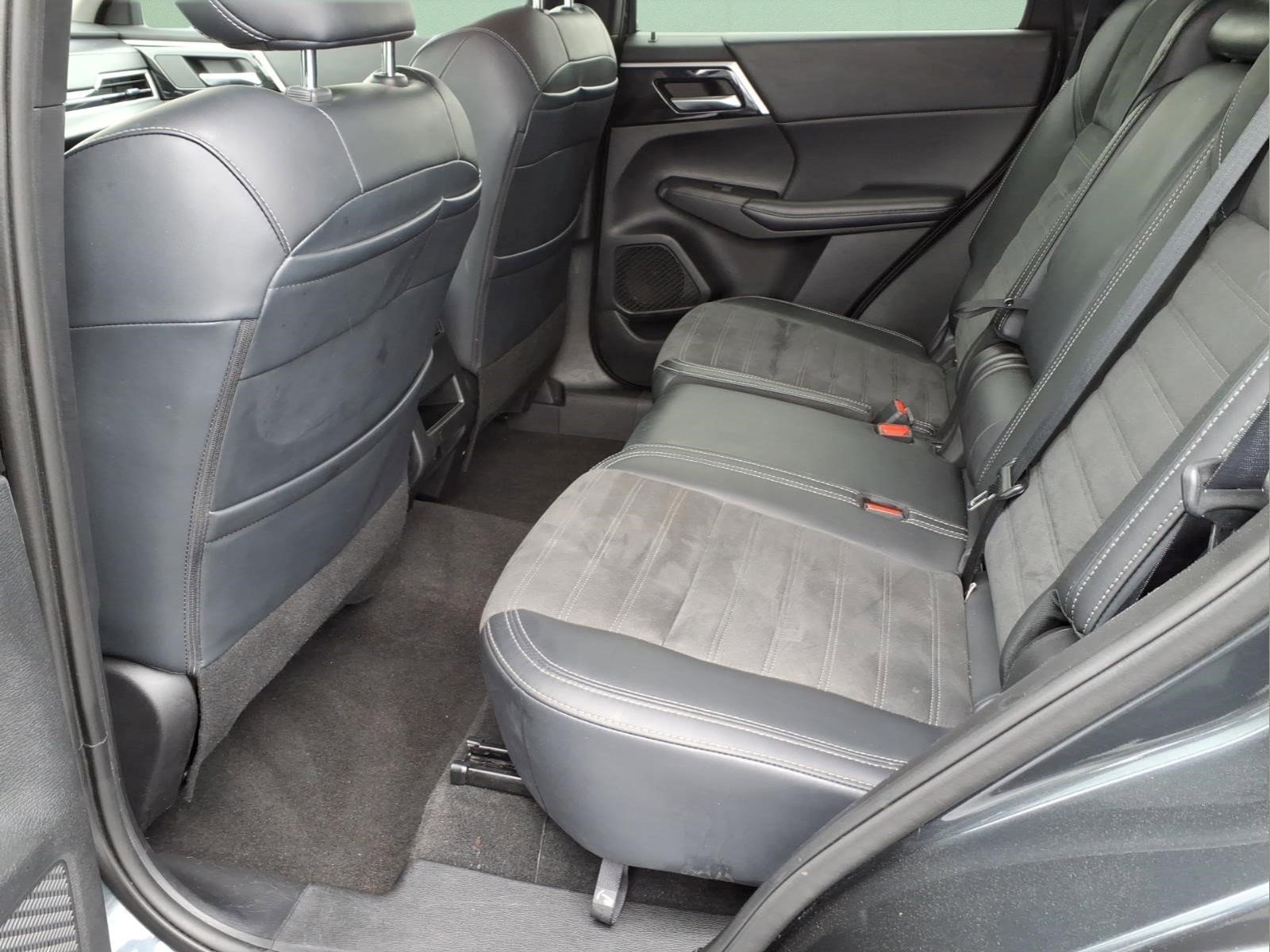 Used 2024 Mitsubishi Outlander SE AWD/4WD image 16