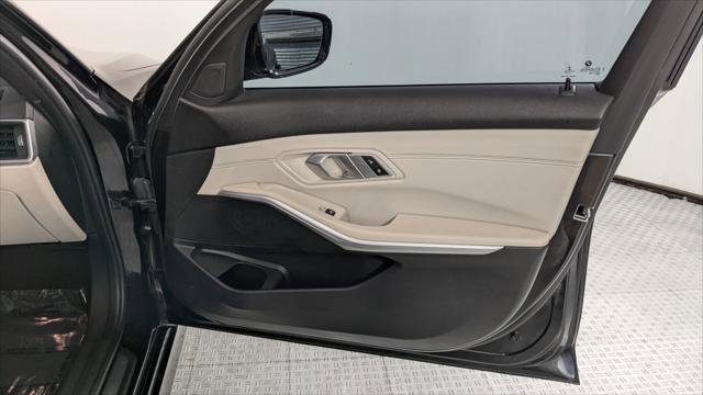 Used 2020 BMW 330i xDrive Sedan w/ Convenience Package image 23